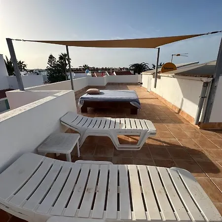 אכסניה Pura Vida Surf House *