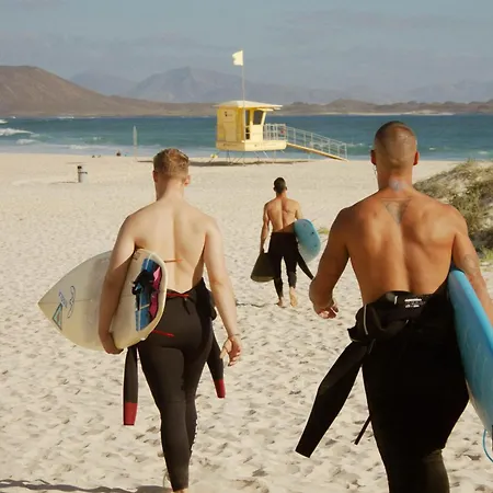 אכסניה Pura Vida Surf House *