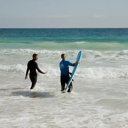 אכסניה Pura Vida Surf House *