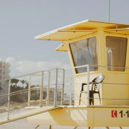 Pura Vida Surf House אכסניה *