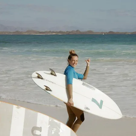 Pura Vida Surf Camp & School 旅馆