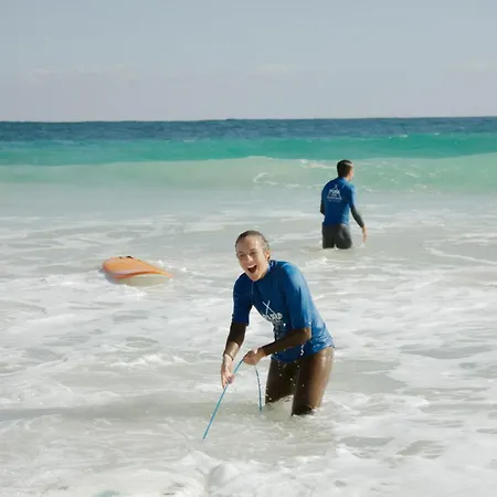 Pura Vida Surf Camp & School * 拉·奥利瓦