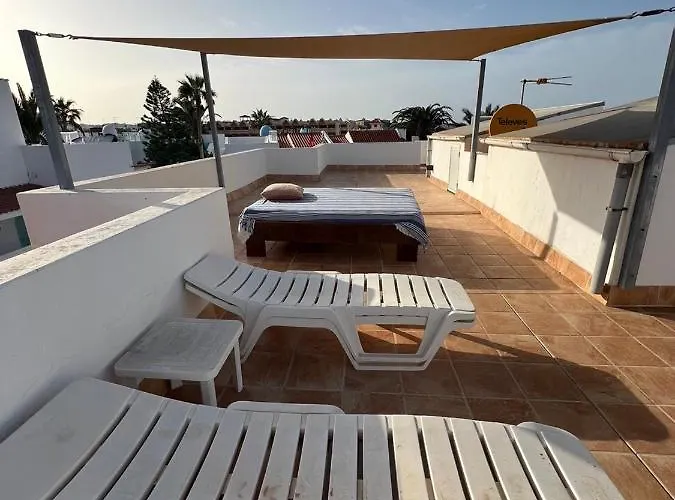 אכסניה Pura Vida Surf House *