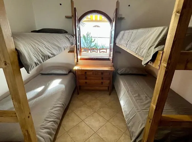 Pura Vida Surf House *