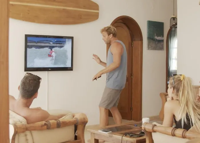 Pura Vida Surf House