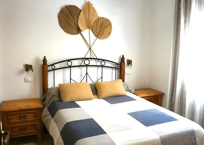 Pura Vida Surf House אכסניה *