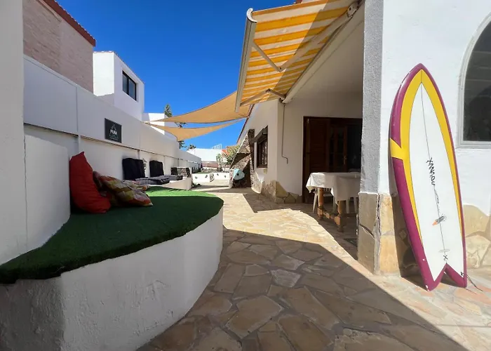 Pura Vida Surf House *