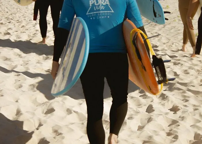 אכסניה Pura Vida Surf House