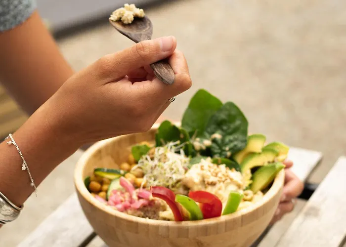 Pura Vida Surf House אכסניה