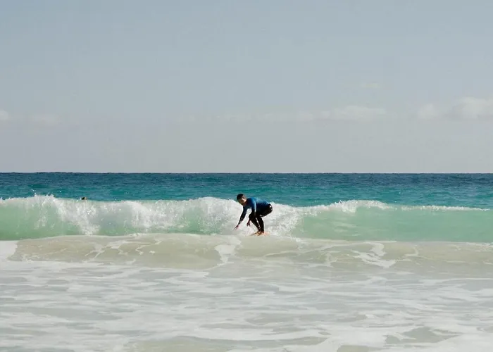 אכסניה Pura Vida Surf House