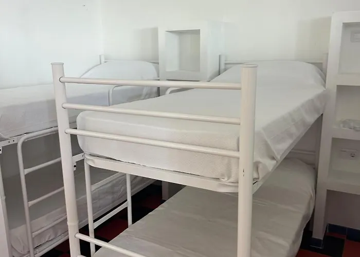 אכסניה Pura Vida Surf House