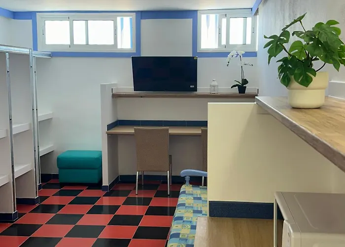 אכסניה Pura Vida Surf House *