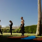 Pura Vida Surf House אכסניה *