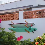 Pura Vida Surf House אכסניה לה אוליבה