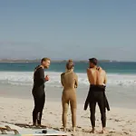 Pura Vida Surf House אכסניה *