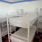 אכסניה Pura Vida Surf House