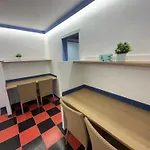 Pura Vida Surf House אכסניה