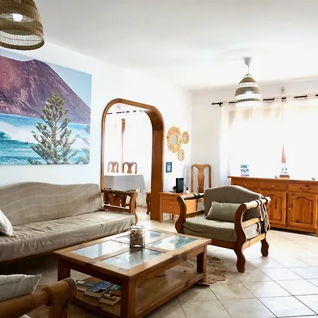 Pura Vida Surf Camp & School Хостел *