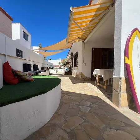 Pura Vida Surf House *