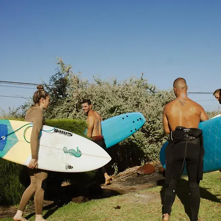 Pura Vida Surf House Hostel *