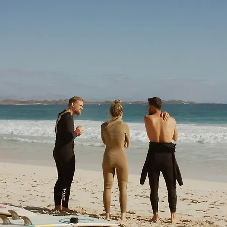 Pura Vida Surf House ホステル *