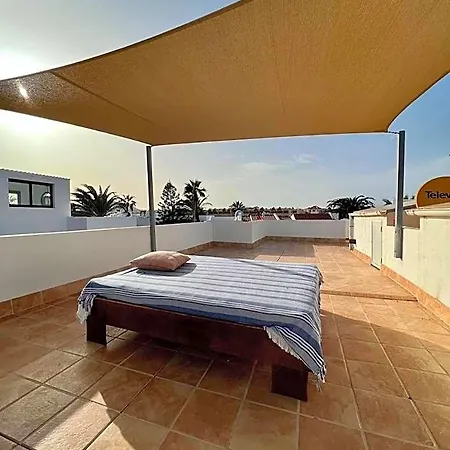 Pura Vida Surf House * La Oliva