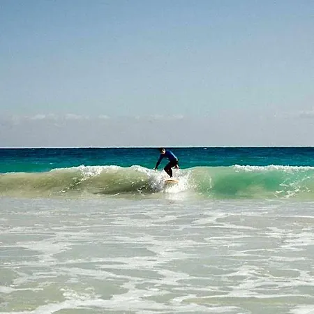 Pura Vida Surf House Хостел *