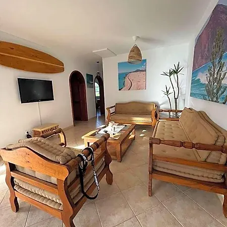Pura Vida Surf House Хостел
