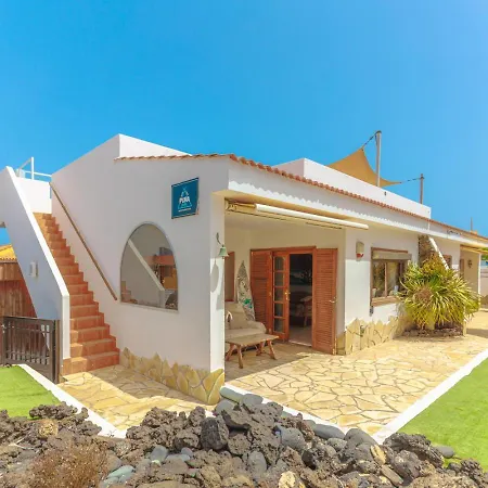 Pura Vida Surf House La Oliva