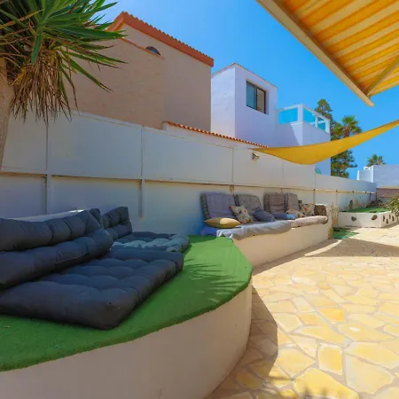 Albergue Pura Vida Surf House *