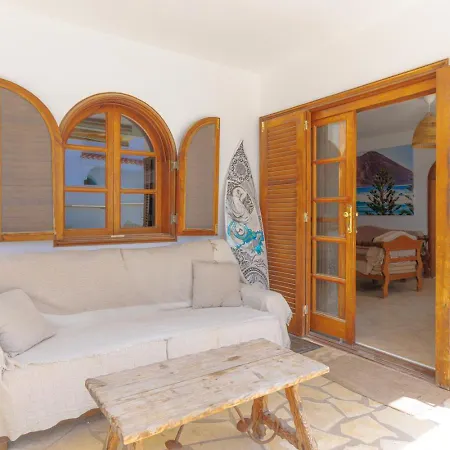 Pura Vida Surf House