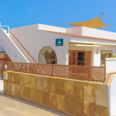 Pura Vida Surf House Albergue