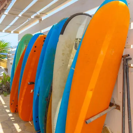 Pura Vida Surf House Albergue