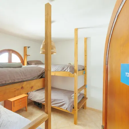 Pura Vida Surf House *