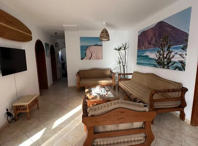 Pura Vida Surf House Hostel