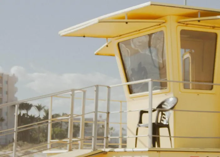 Pura Vida Surf House Hostel *