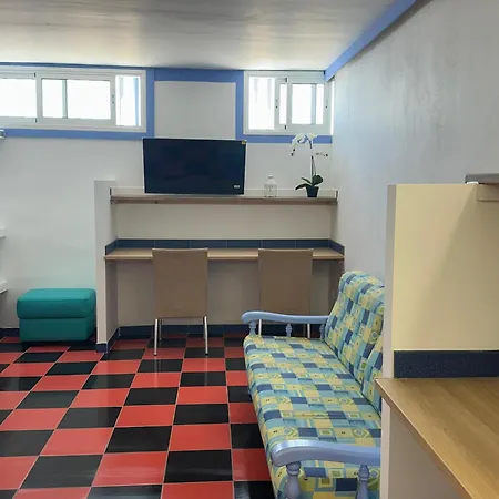 Pura Vida Hostal La Oliva